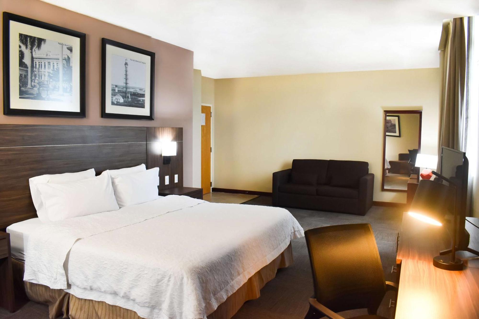 Hampton Inn Tampico Zona Dorada Eksteriør bilde